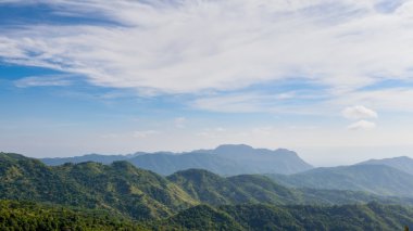 dağlar Khao Kho Milli Parkı, P, sabah sis altında