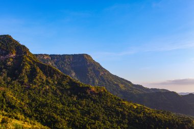 dağlar Khao Kho Milli Parkı, P, sabah sis altında
