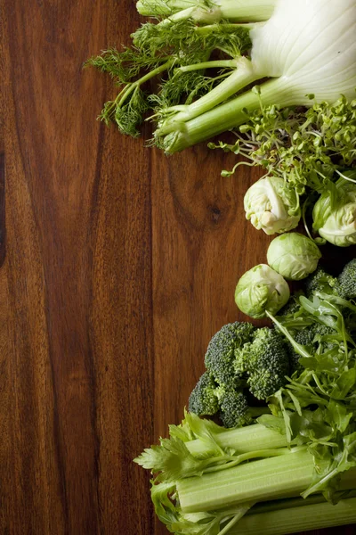 Свіжі зелені та білі овочі — стокове фото