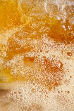 altın bira kabarcıklar