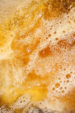 altın bira kabarcıklar