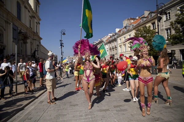 Dançarina de carnaval no desfile — Fotografia de Stock