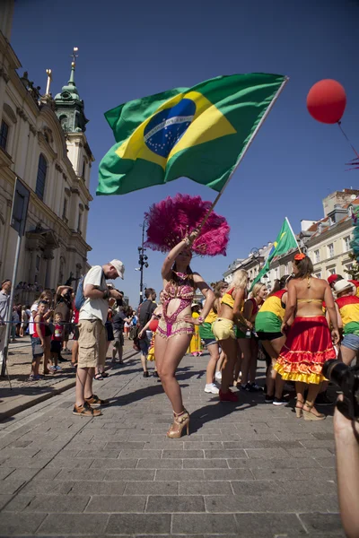 Dançarina de carnaval no desfile — Fotografia de Stock