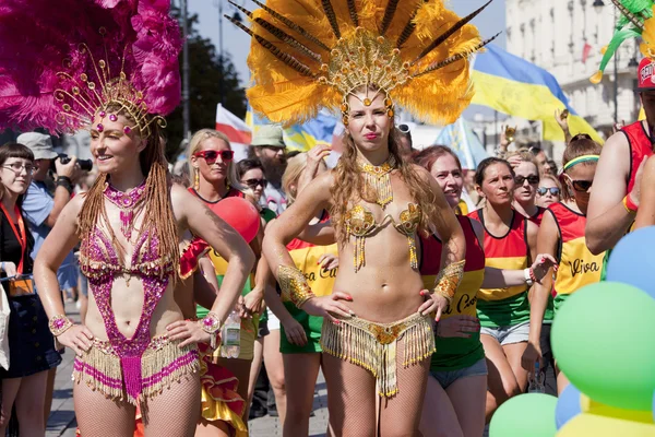 Dançarina de carnaval no desfile — Fotografia de Stock