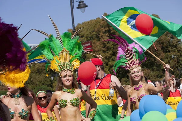 Dançarina de carnaval no desfile — Fotografia de Stock