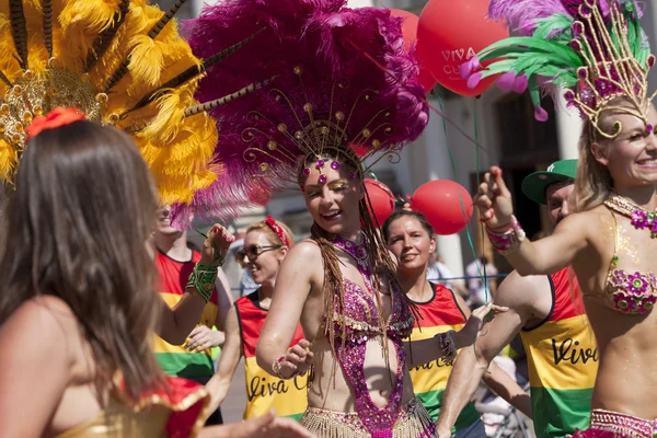 Dançarina de carnaval no desfile — Fotografia de Stock