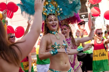 Karnaval dansçı resmi geçit