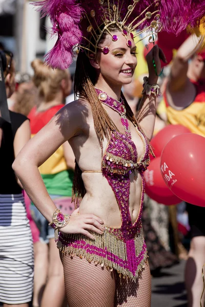 Dançarina de carnaval no desfile — Fotografia de Stock