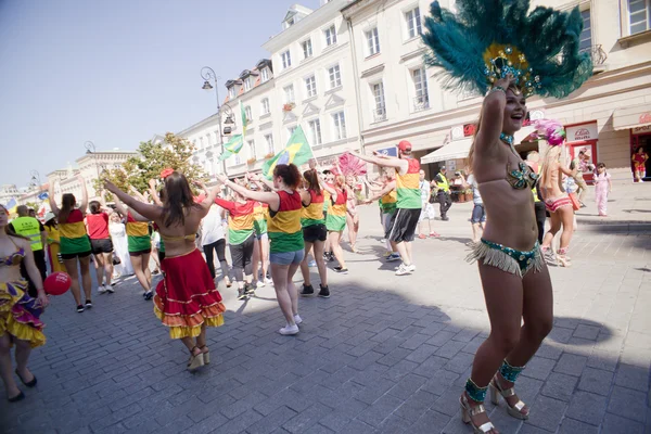 Dançarina de carnaval no desfile — Fotografia de Stock