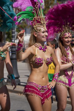 Karnaval dansçı resmi geçit