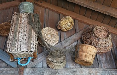 Hasır sepetleri topluluğu