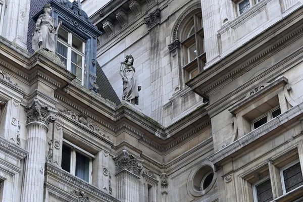 Fragmento arquitectónico del edificio en París — Foto de Stock