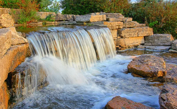 Beautiful waterfall in the park, Toronto, Canada. — Stock Photo, Image