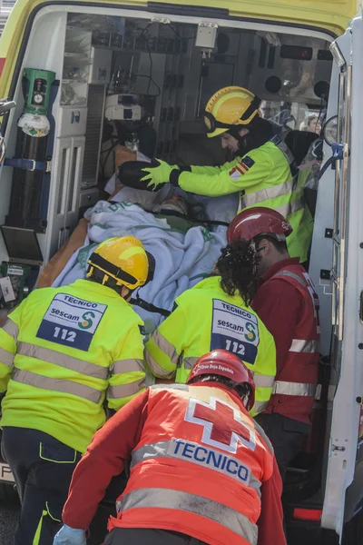 Emergencias rescate sanitario de ereidos en un accidente, Talavera de la Reina, Toledo, España —  Fotos de Stock