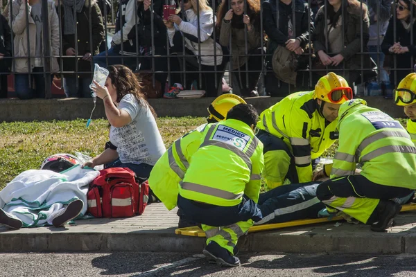 Talavera de la Reina, Toledo, İspanya bir olay üzerinde çalışan sağlık acil durumlar Telifsiz Stok Fotoğraflar
