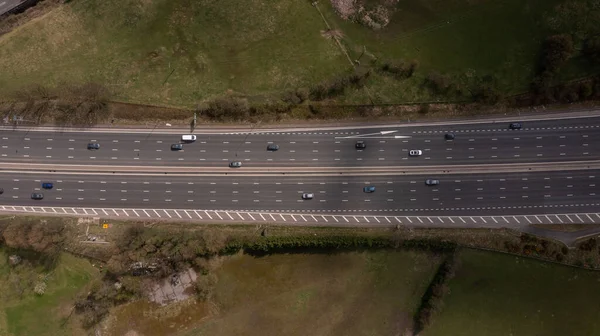 Повітряний вид на M62 прямує до Лідса, Західний Йоркшир, Велика Британія. — стокове фото