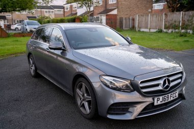 Londra, İngiltere, 18 Mayıs 2021: Mercedes-Benz E 300 DE Plug-In Hybrid Break EQ Gücü