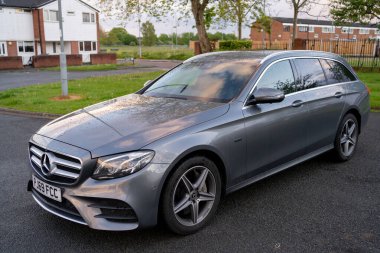 Londra, İngiltere, 18 Mayıs 2021: Mercedes-Benz E 300 DE Plug-In Hybrid Break EQ Gücü