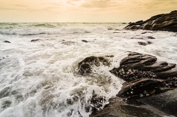 Beach and blue sea — Stock Photo, Image