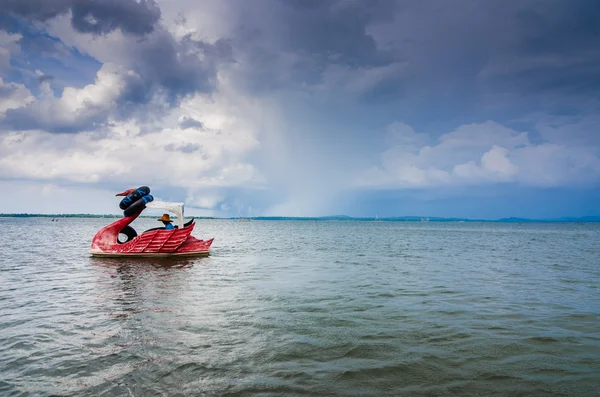 Water en lucht in het reservoir — Stockfoto