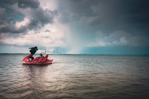 Eau et ciel dans le Réservoir vintage — Photo