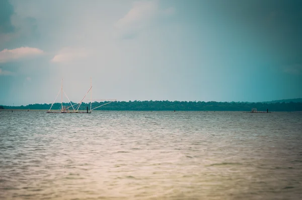 Acqua e cielo nel serbatoio vintage — Foto Stock