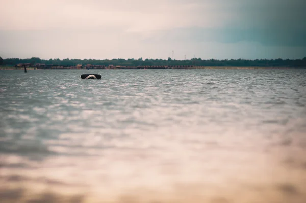 Eau et ciel dans le Réservoir vintage — Photo