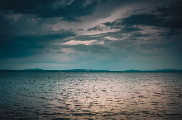 Water and sky in the Reservoir vintage — Stock Photo, Image