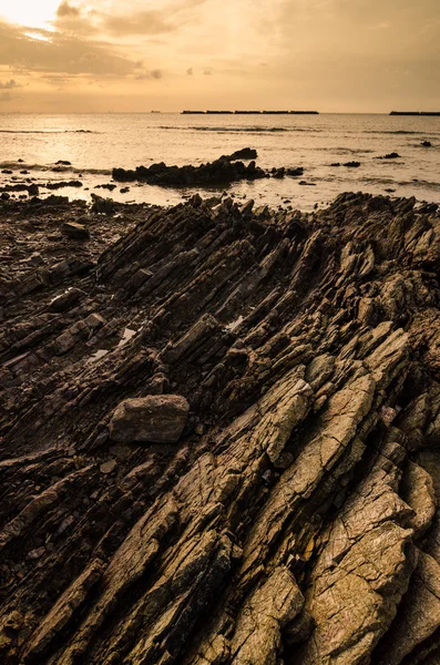 Rock en zee in de ochtend — Stockfoto