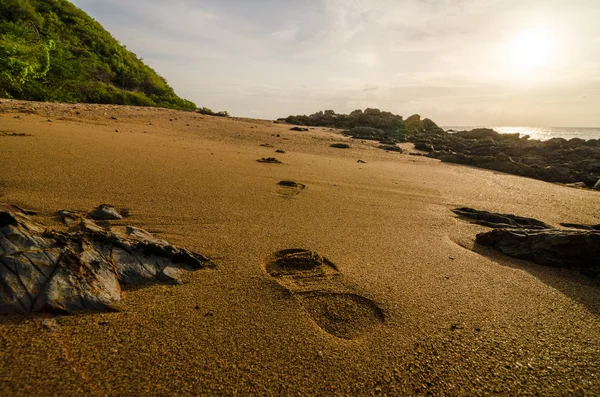 Footprints and sea in the morning — Stock Photo, Image