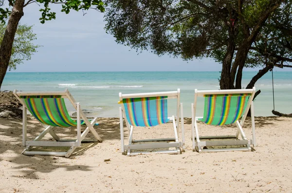 Kleurrijke strandstoel — Stockfoto