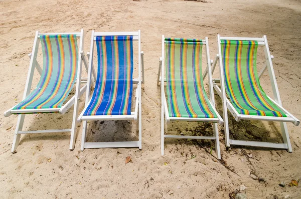 Kleurrijke strandstoel — Stockfoto