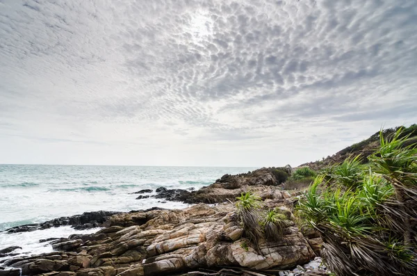 Beach and blue sea — Stock Photo, Image