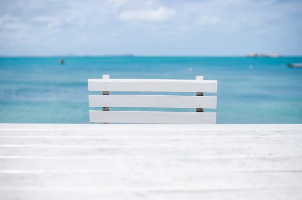 Wood dock White chair and table — Stock Photo, Image