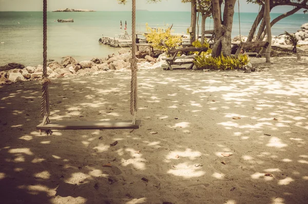 Swing op strand vintage — Stockfoto