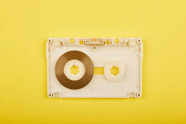 Deconstrueerde Retro Cassette Tape Gele Achtergrond — Stockfoto