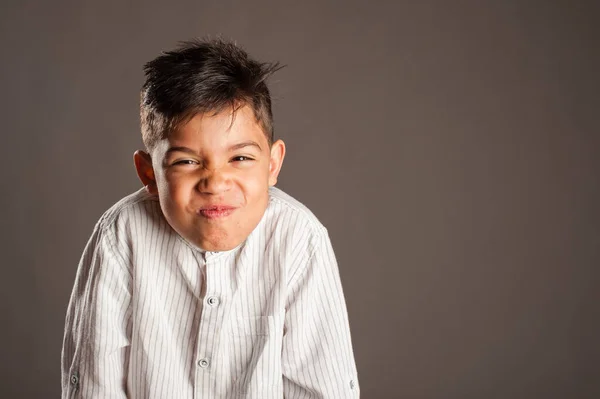 Retrato Niño Feliz Sobre Fondo Gris —  Fotos de Stock