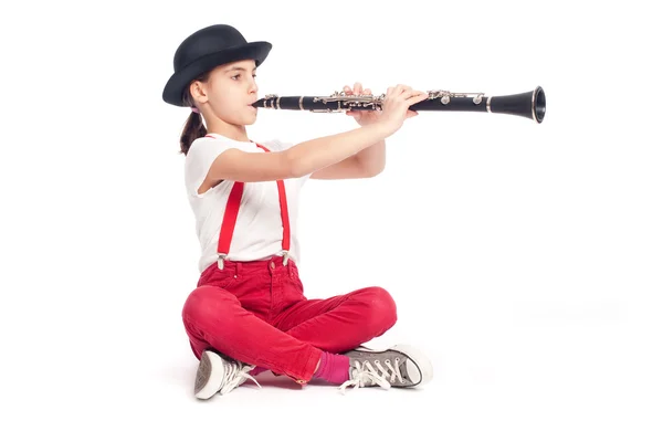 Menina tocando clarinete — Fotografia de Stock