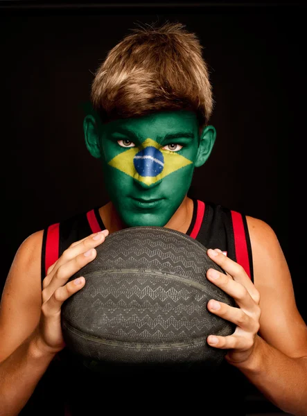 Jogador de basquete com bandeira brasileira — Fotografia de Stock