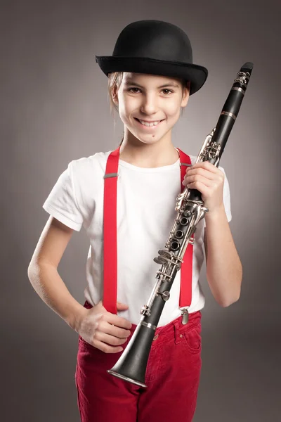 Menina tocando clarinete — Fotografia de Stock