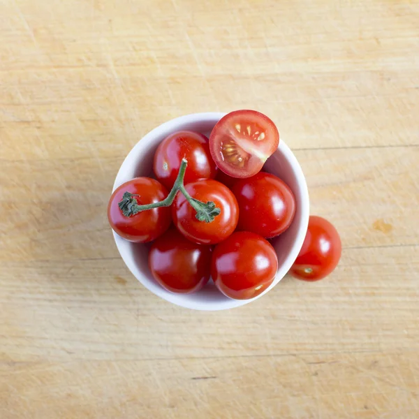 Fresh cherry tomatoes — Stock Photo, Image