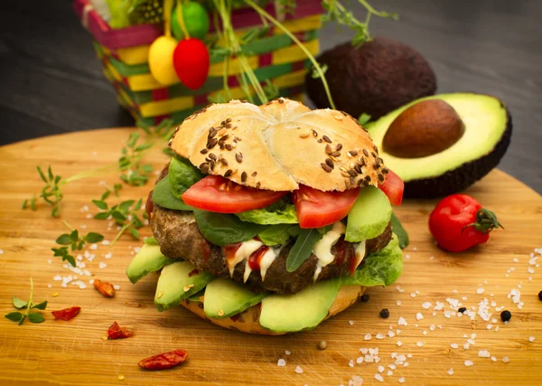 Fresh avocado burger — Stock Photo, Image