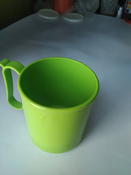 Zöld Műanyag Poharak Műanyag Poharak Felszolgálására Tea Vagy Kávé — Stock Fotó