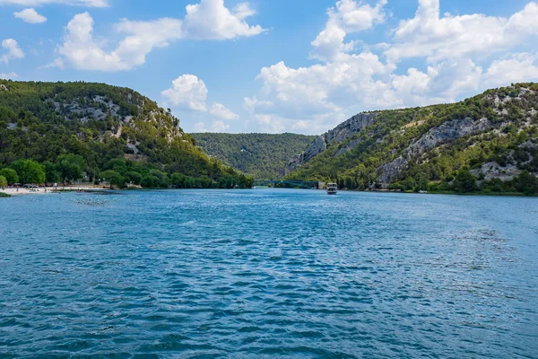 Hırvatistan. Güzel doğa ve manzara. Mükemmel bir yaz tatili seyahat yeri. Sahil Hırvatları deniz doğası güzelliği.