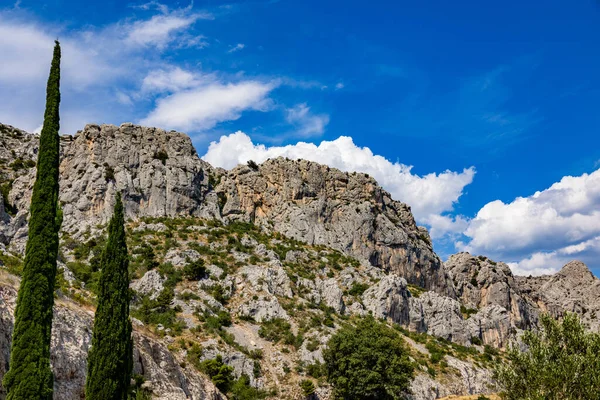 Hırvatistan. Güzel doğa ve manzara. Mükemmel bir yaz tatili seyahat yeri. Sahil Hırvatları deniz doğası güzelliği.