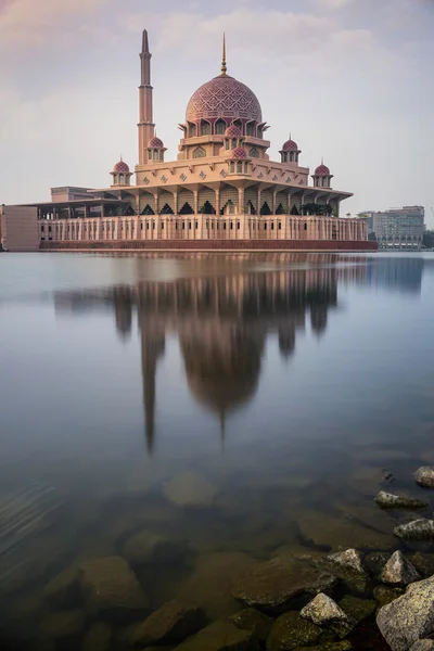 Crystal mosque with morning sunrise in Kuala Terengganu — Stock Photo, Image