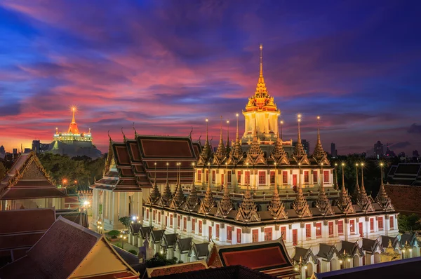 Wat ratchanaddaram a loha prasat kovových palác — Stock fotografie