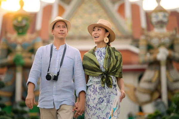 Temple Wat Arun Ratchawararam Voyageur Couple Marchant Dans Temple Point — Photo