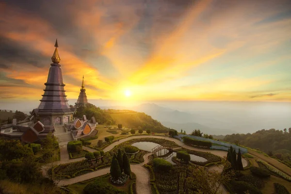 Krajobraz Dwóch Pagody Górze Inthanon Zachodzie Słońca Chiang Mai Tajlandia — Zdjęcie stockowe
