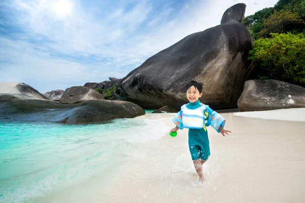 Asian Boy Fun Runing Beach Similan Island Phuket Tailândia — Fotografia de Stock